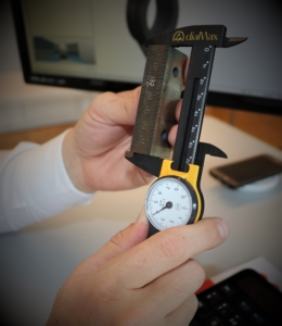 Measuring with the DialMax caliper